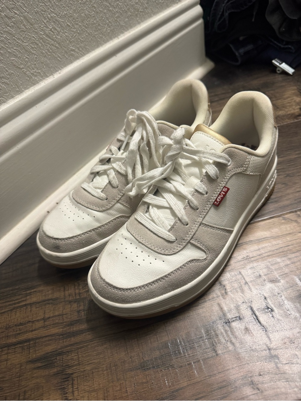 Levi's White Low-Top Sneakers - Women’s 8.5